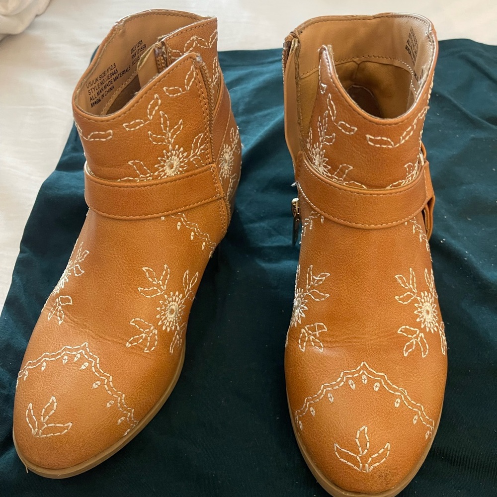 Jessica Simpson Brown Embroidered Kids Boots